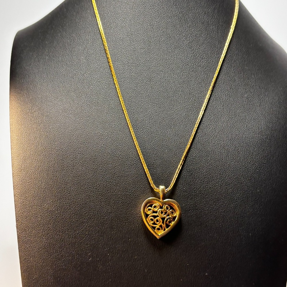Pendant Necklace Gold Tone Delicate Filigree Heart Pendant - Picture 2 of 8